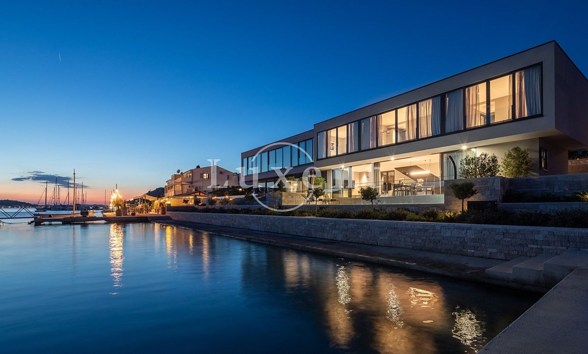 Prodej vily 200 m², pozemek 530 m², Šibenik – fotka 1 z 3