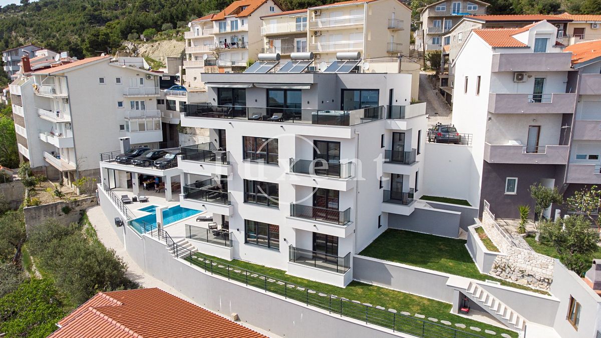 Prodej vily 460 m², pozemek 780 m², Omiš – fotka 1 z 3