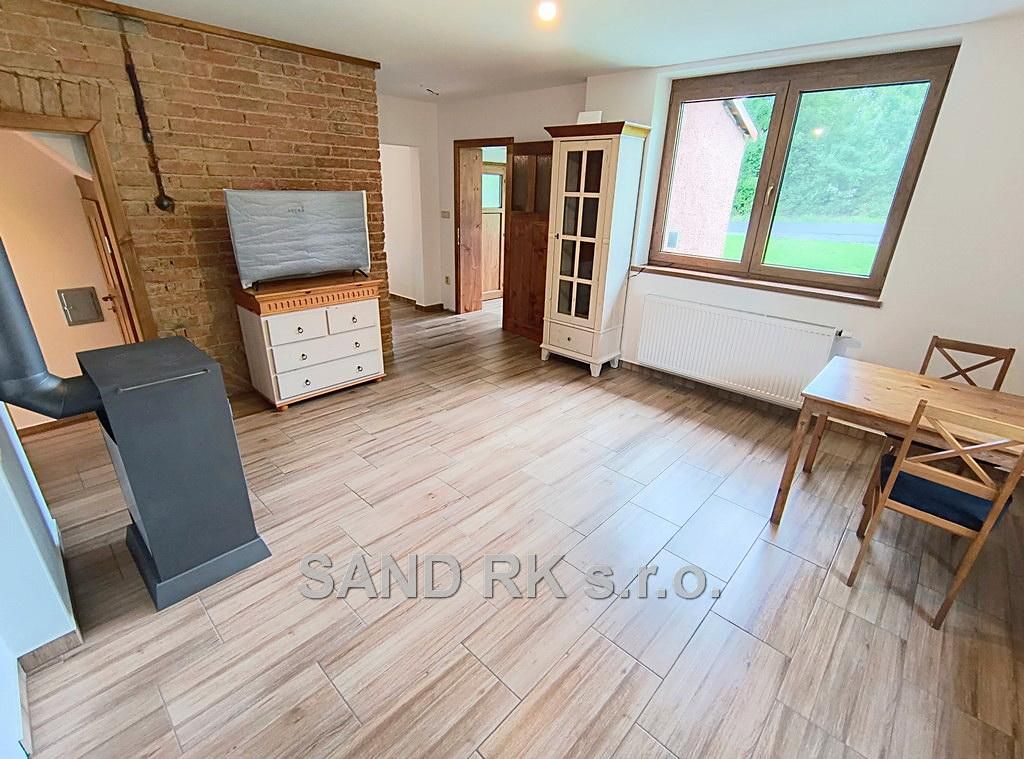 Prodej rodinného domu 256 m², pozemek 856 m² – fotografie 2
