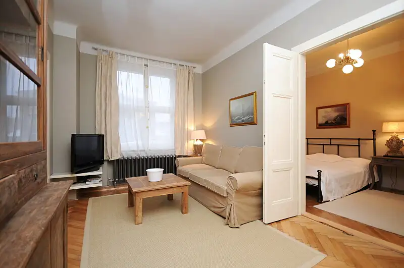 Pronájem bytu 2+1 55 m², Praha – náhled fotky 1