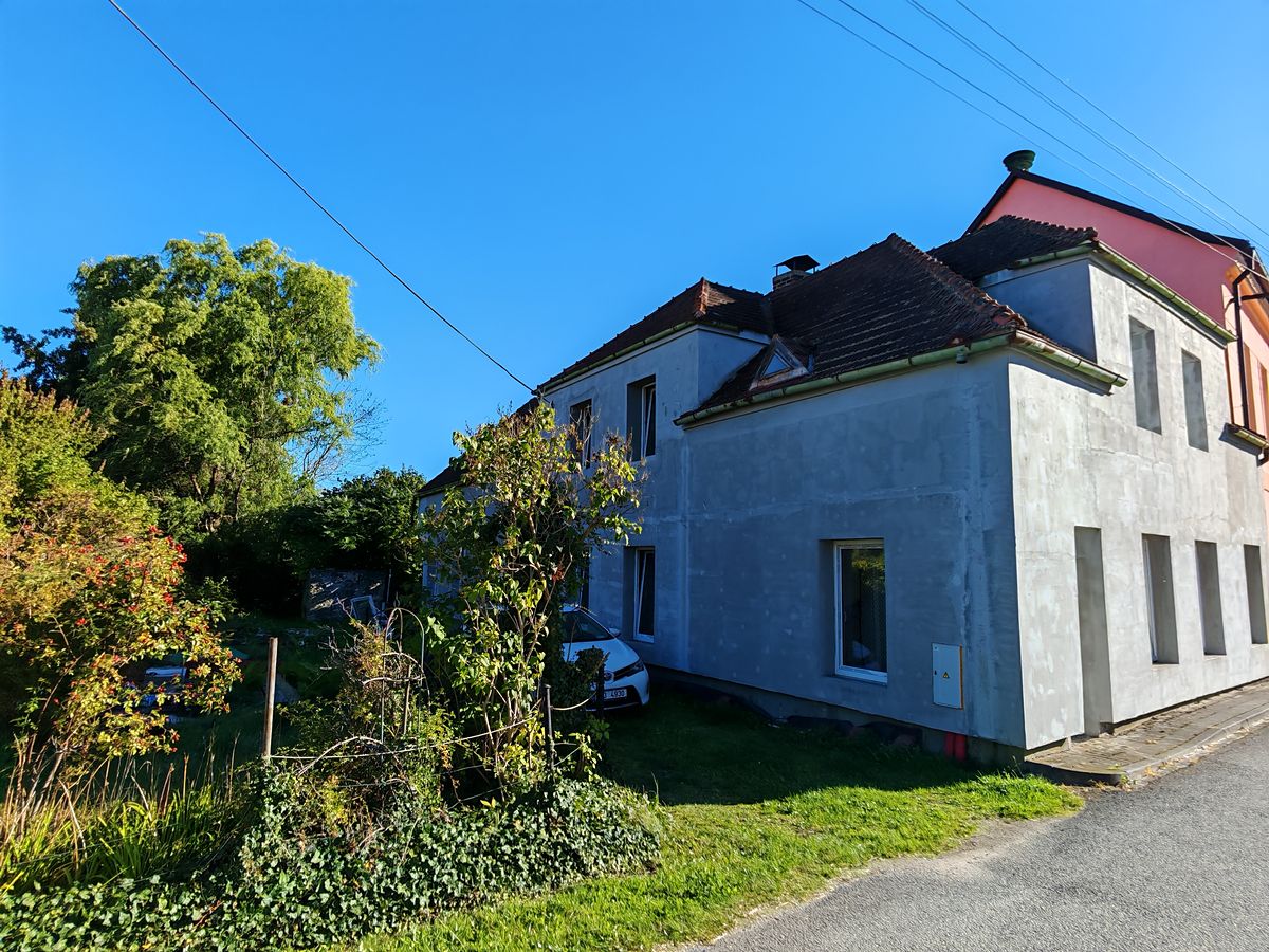 Prodej rodinného domu 250 m², pozemek 201 m² – fotografie 2
