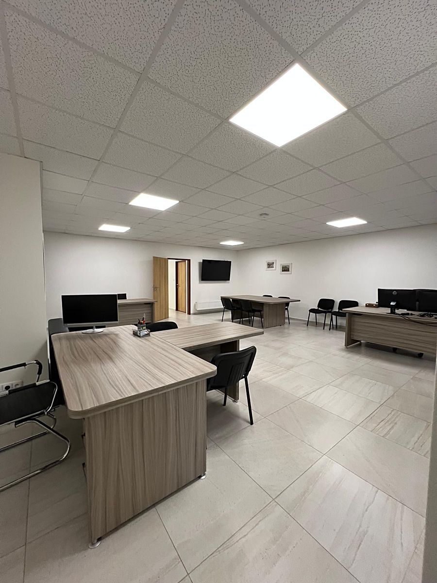 Prodej kanceláře 92 m² – fotografie 2