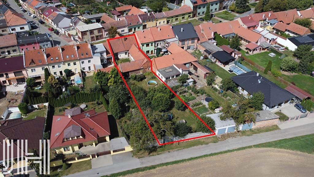 Prodej stavebního pozemku 932 m² – fotografie 2