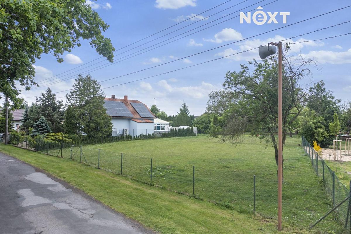 Prodej stavebního pozemku 1735 m²
