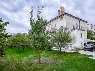 Prodej vily 652 m², pozemek 885 m²