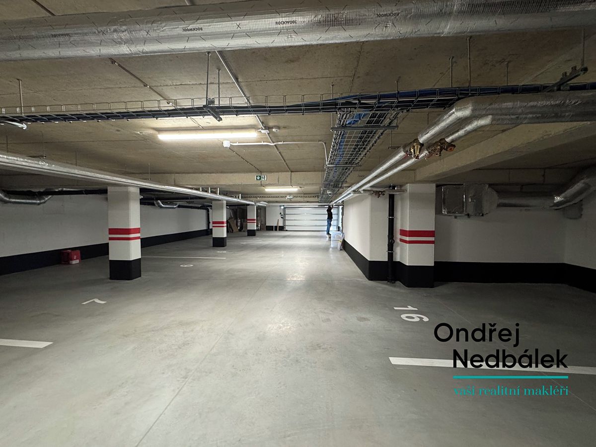 Pronájem garážového stání 15 m² – fotografie 2