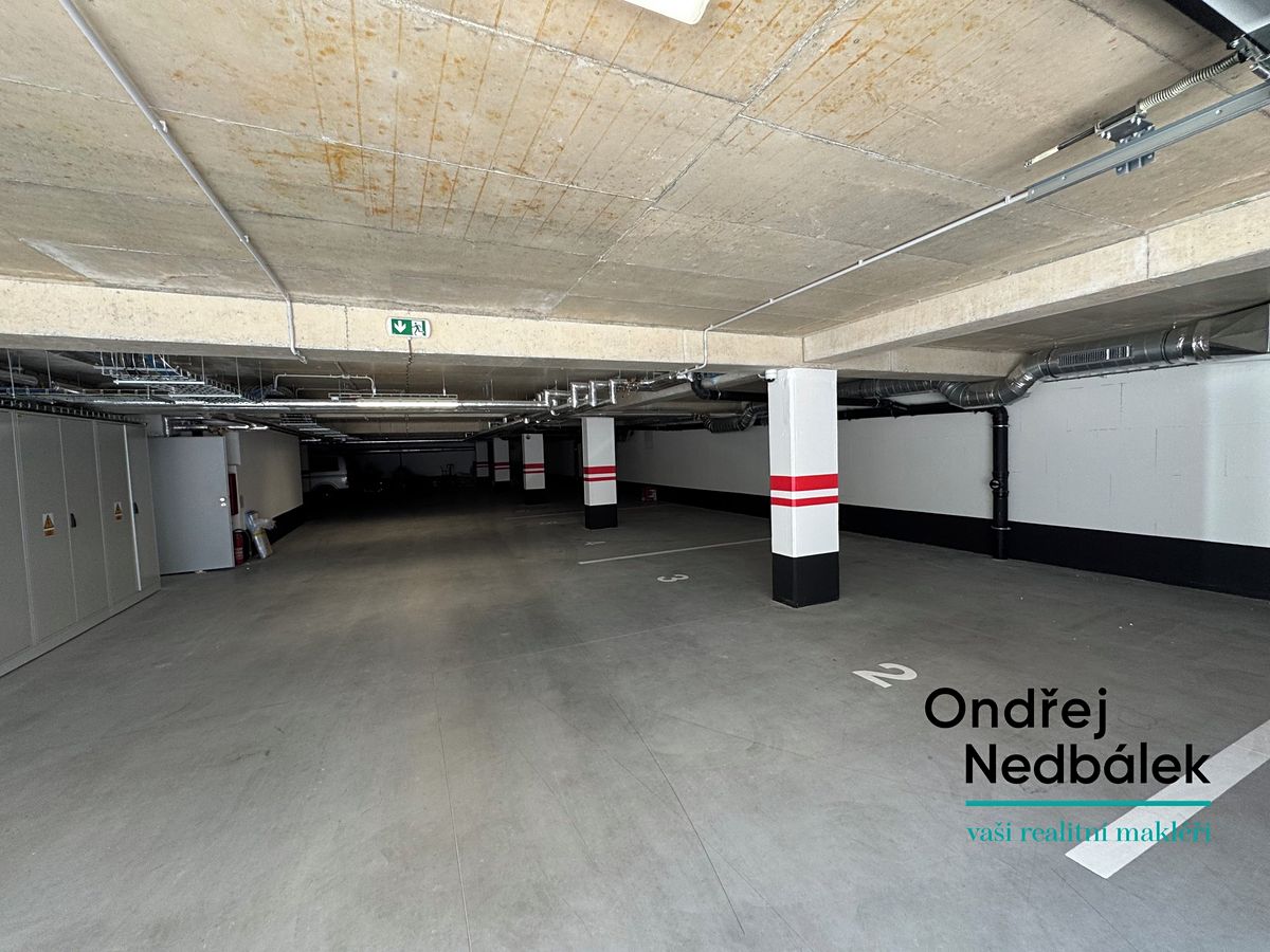 Pronájem garážového stání 15 m² – fotografie 3