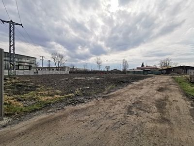 Prodej komerčního pozemku 2832 m²