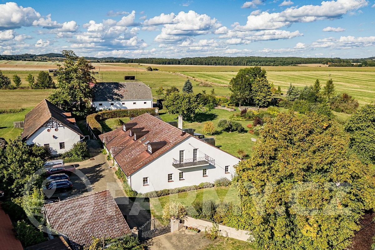 Prodej zemědělské usedlosti 700 m², pozemek 330000 m²