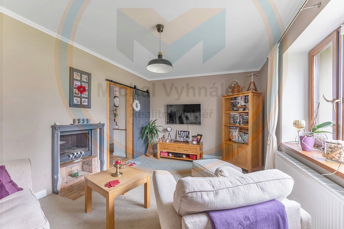 Prodej rodinného domu 160 m², pozemek 1269 m² – fotografie 2