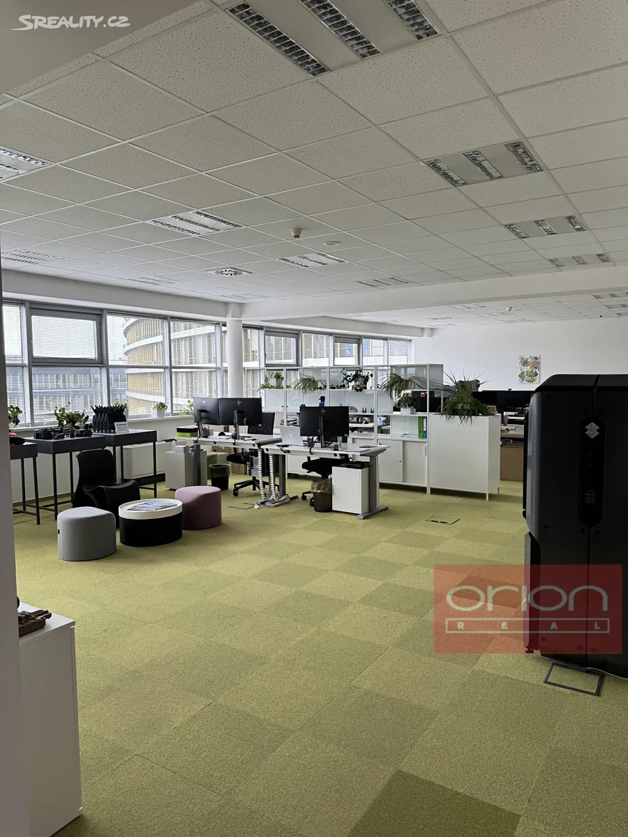 Pronájem kanceláře 303 m², Praha