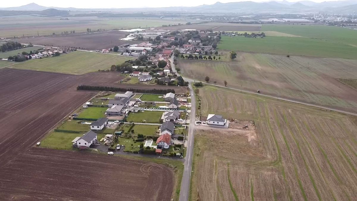 Prodej stavebního pozemku 1233 m² – fotografie 4