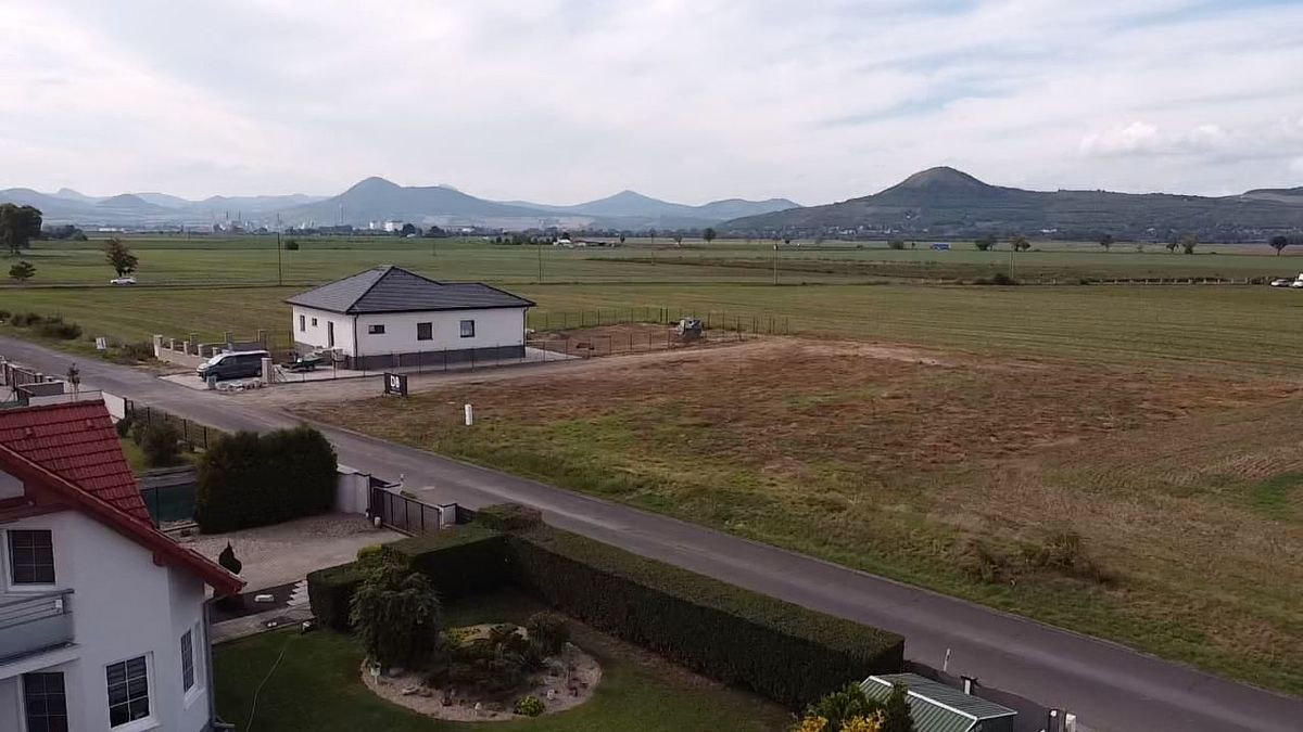 Prodej stavebního pozemku 1233 m² – fotografie 3