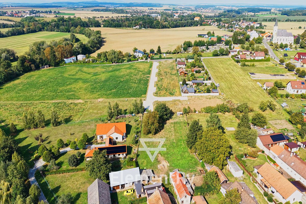 Prodej stavebního pozemku 669 m² – fotografie 2