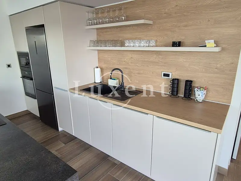 Prodej vily 240 m², pozemek 814 m², Omiš – náhled fotky 2