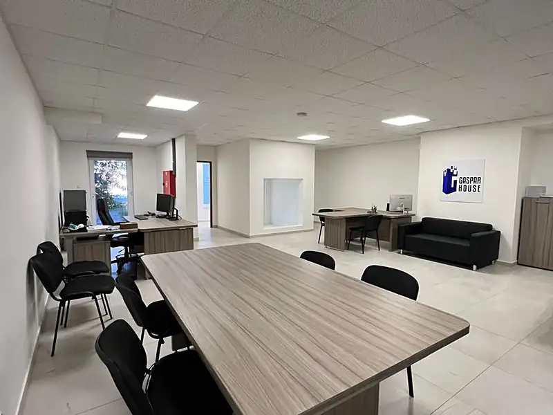 Prodej kanceláře 92 m², Karlovy Vary – náhled fotky 1