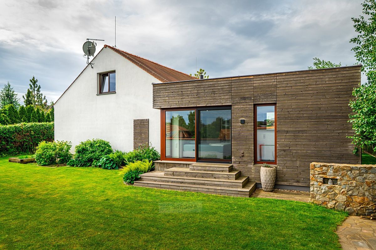 Prodej rodinného domu 308 m², pozemek 820 m² – fotografie 2