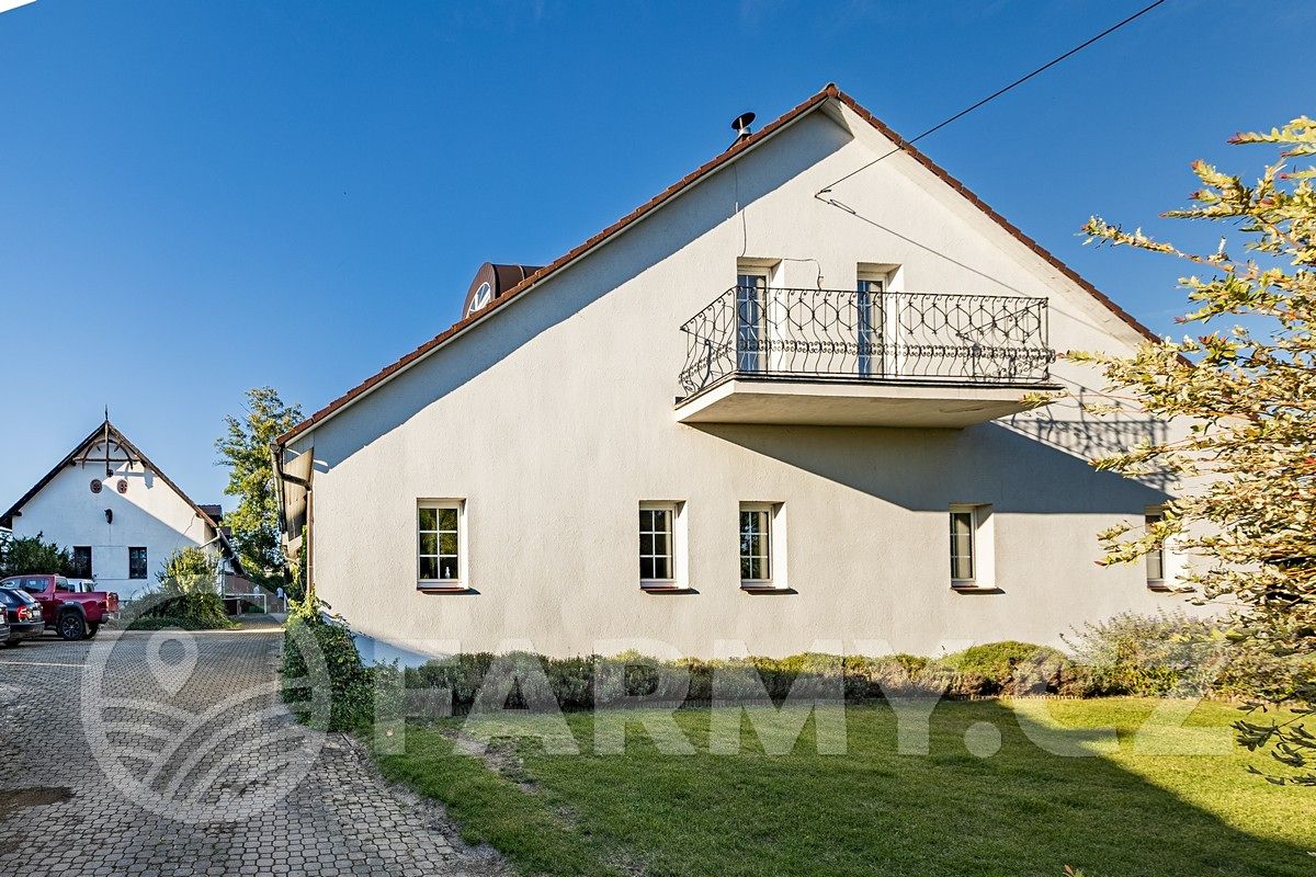 Prodej zemědělské usedlosti 700 m², pozemek 330000 m² – fotografie 3
