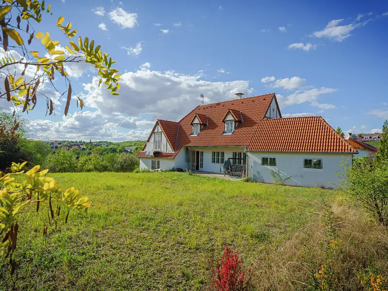 Prodej rodinného domu 153 m², pozemek 1447 m², Statenice – náhled fotky 1