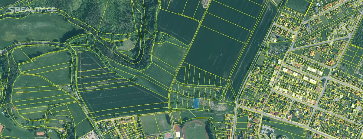Prodej stavebního pozemku 838 m² – pohled 2
