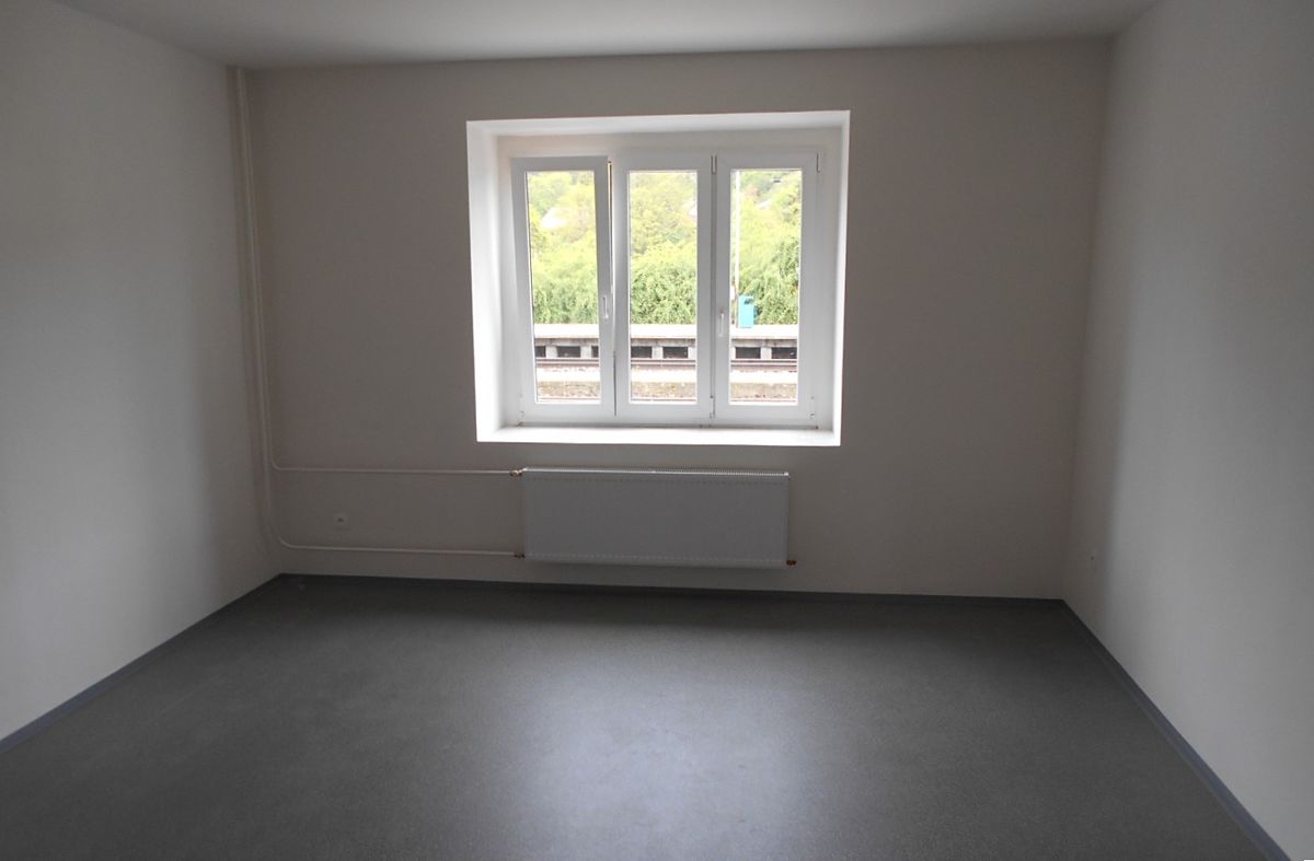 Pronájem obchodního prostoru 46 m², Nelahozeves – fotka 1 z 3