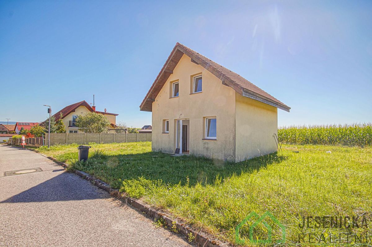 Prodej rodinného domu 98 m², pozemek 752 m² – fotografie 4