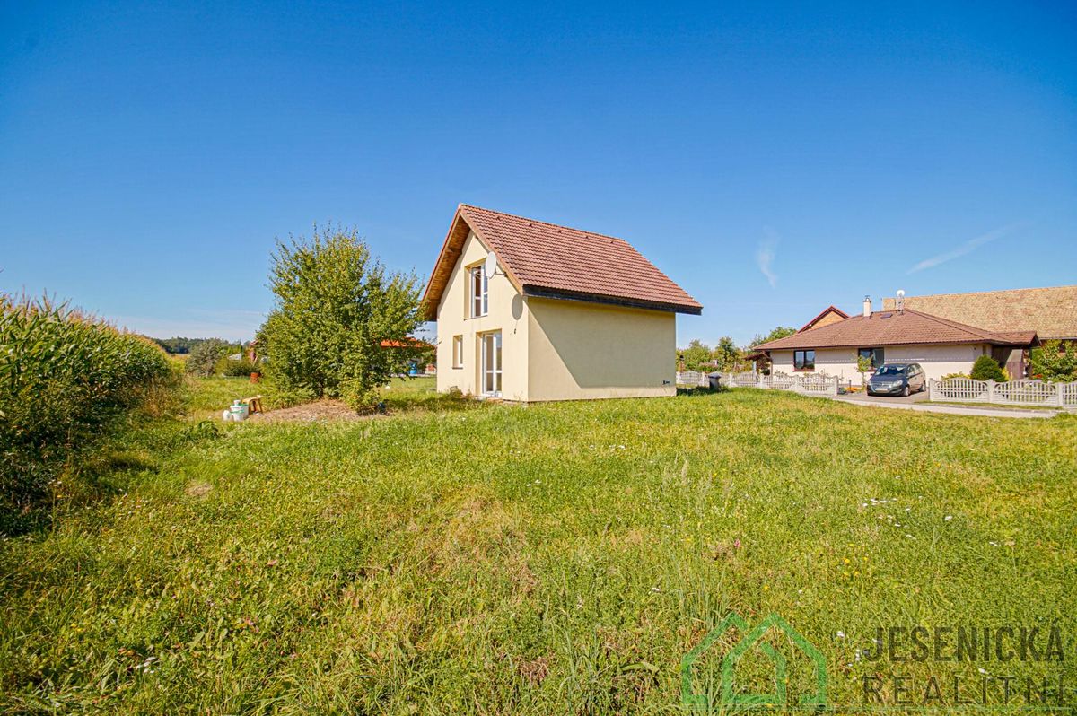 Prodej rodinného domu 98 m², pozemek 752 m² – fotografie 3