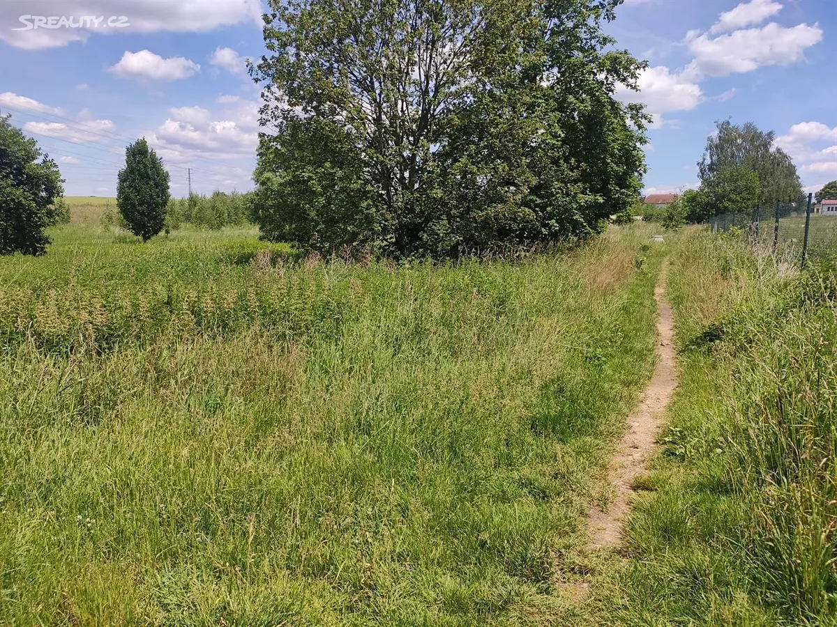 Prodej stavebního pozemku 838 m² – pohled 4
