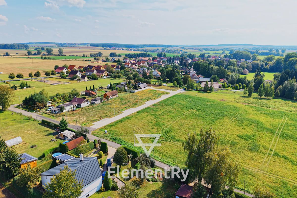 Prodej stavebního pozemku 742 m² – fotografie 2