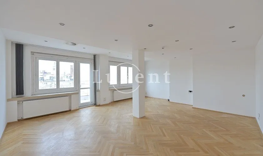 Pronájem kanceláře 194 m²