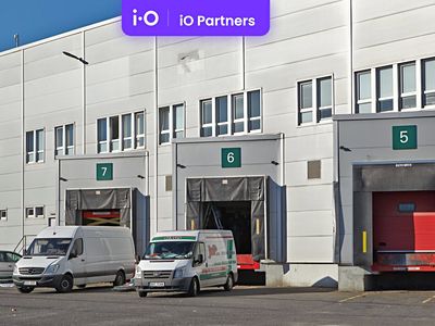 Pronájem skladového prostoru 3015 m²