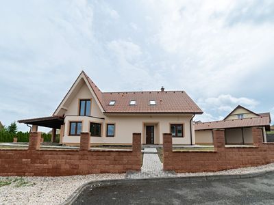 Prodej rodinného domu 218 m², pozemek 1043 m²