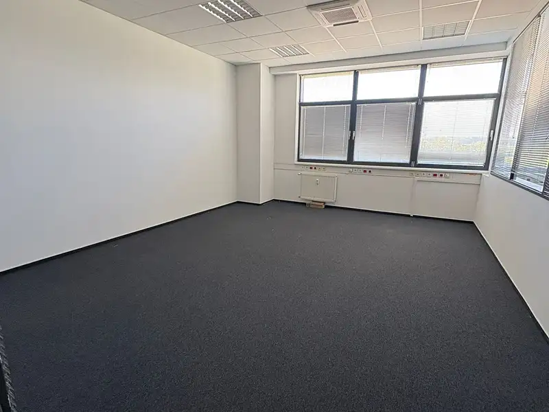 Pronájem kanceláře 600 m², Stochov – náhled fotky 3