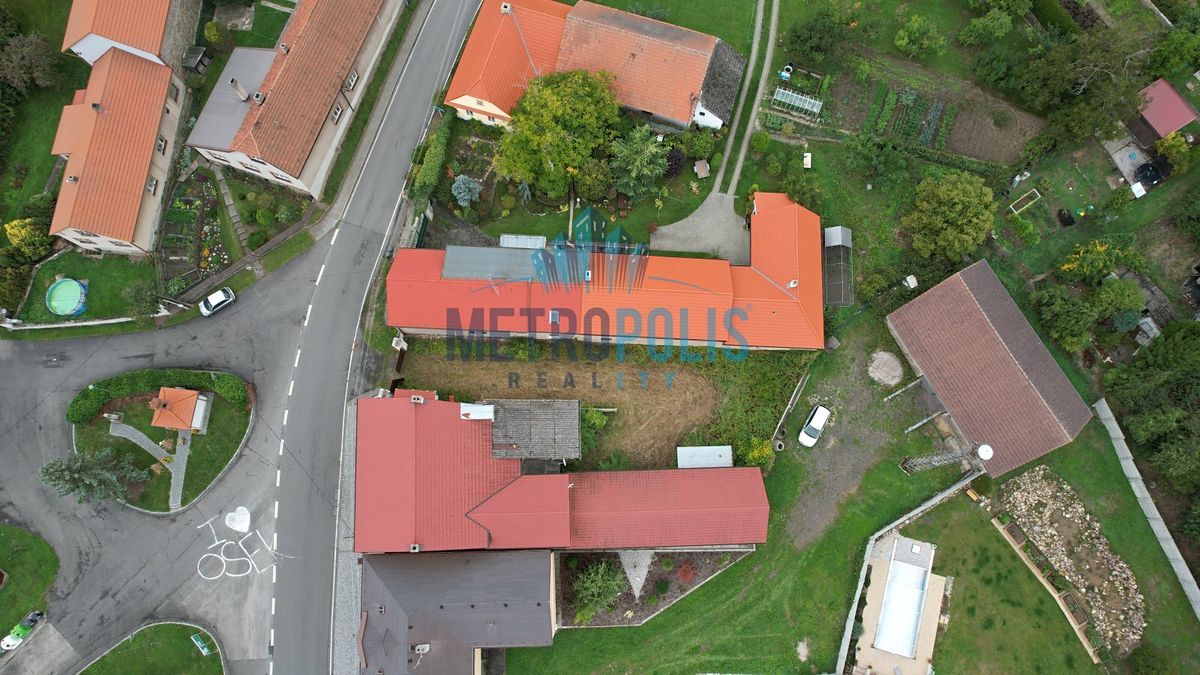Prodej vícegeneračního domu 280 m², pozemek 681 m² – fotografie 3