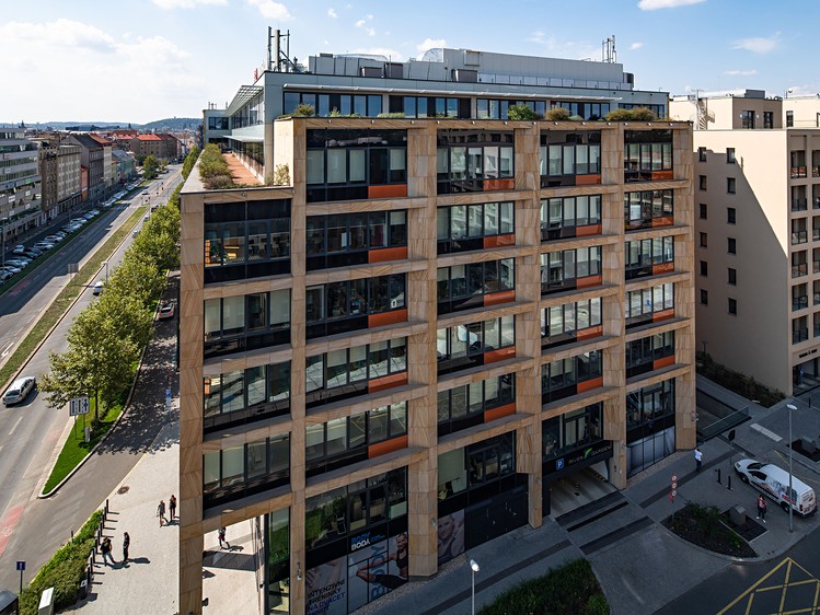 Pronájem komerčního prostoru, 1 104 m² (1 z 4)