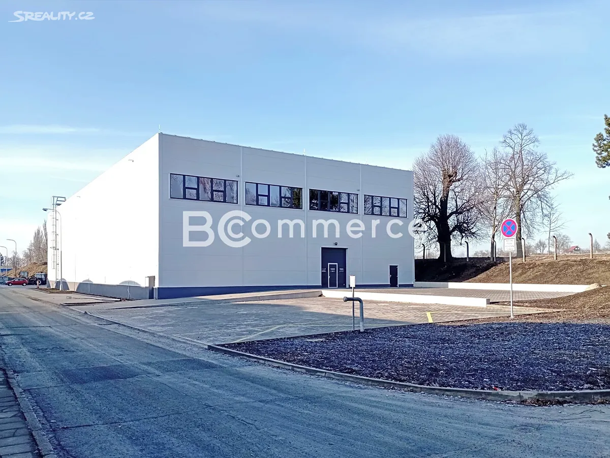 Pronájem skladového prostoru 1481 m², Holubice