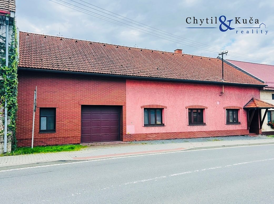 Prodej rodinného domu 347 m², pozemek 2048 m²