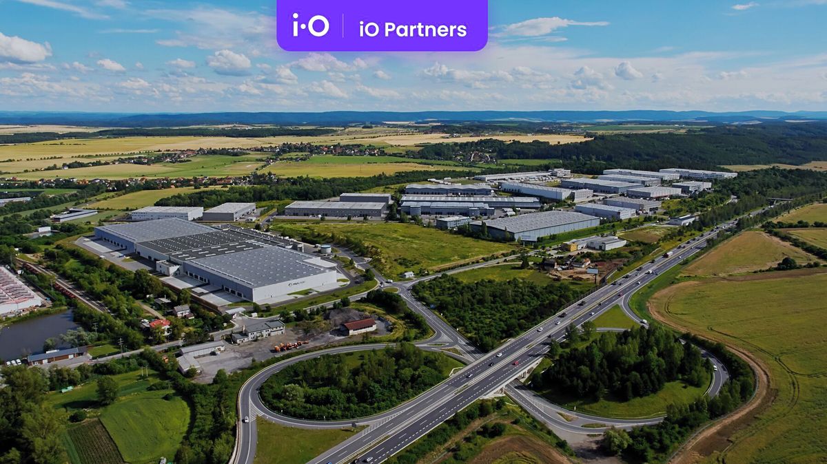 Pronájem skladového prostoru 1769 m² – fotografie 3