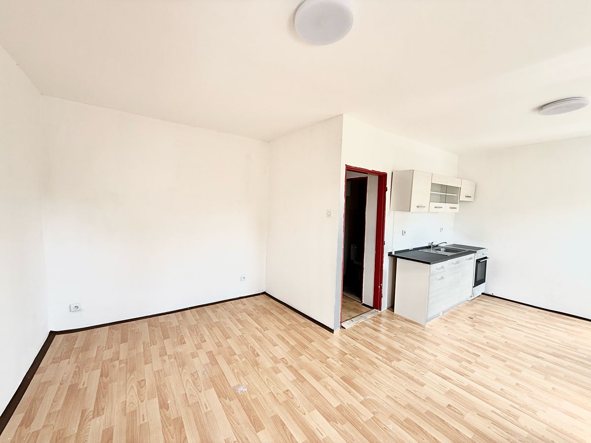 Prodej rodinného domu 345 m², pozemek 139 m² – fotografie 2
