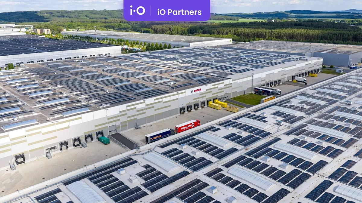 Pronájem skladového prostoru 9786 m²