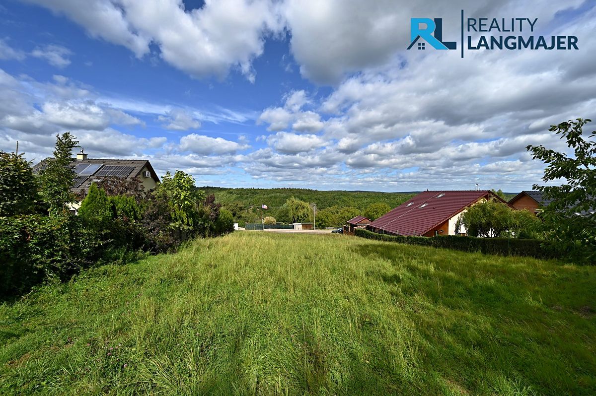 Prodej stavebního pozemku 972 m² – fotografie 3