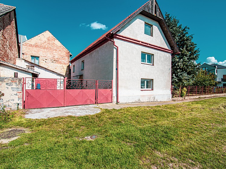 Haus zum Kauf, 280 m² (2 von 32)