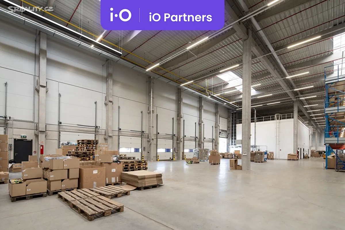Pronájem skladového prostoru 7823 m²