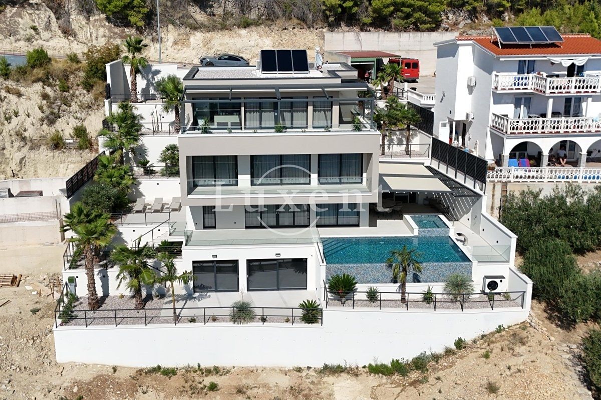 Prodej vily 450 m², pozemek 600 m², Omiš – fotka 1 z 3