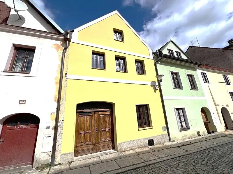 Prodej rodinného domu 215 m², pozemek 165 m², Domažlice – náhled fotky 2