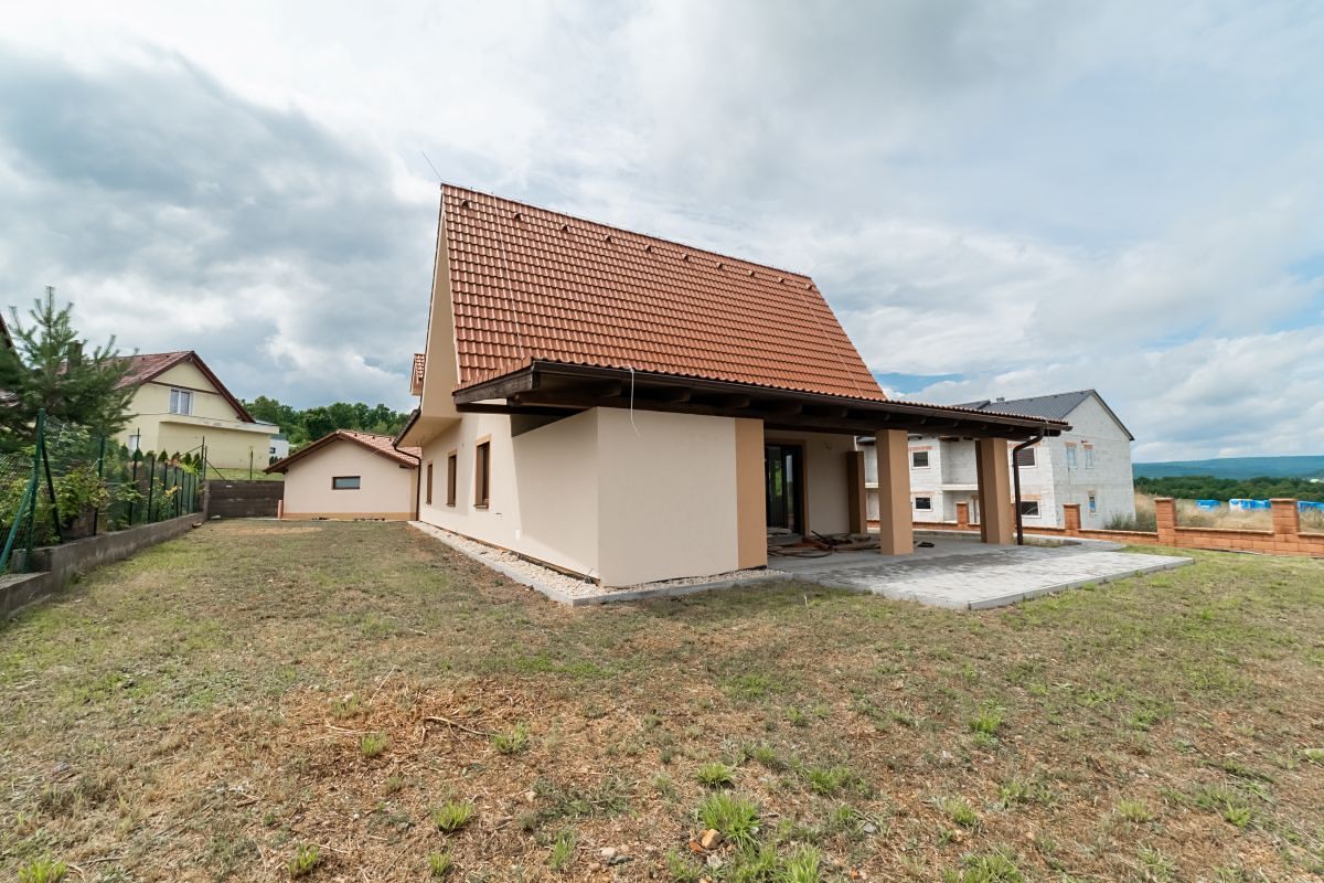Prodej rodinného domu 218 m², pozemek 1043 m² – fotografie 3