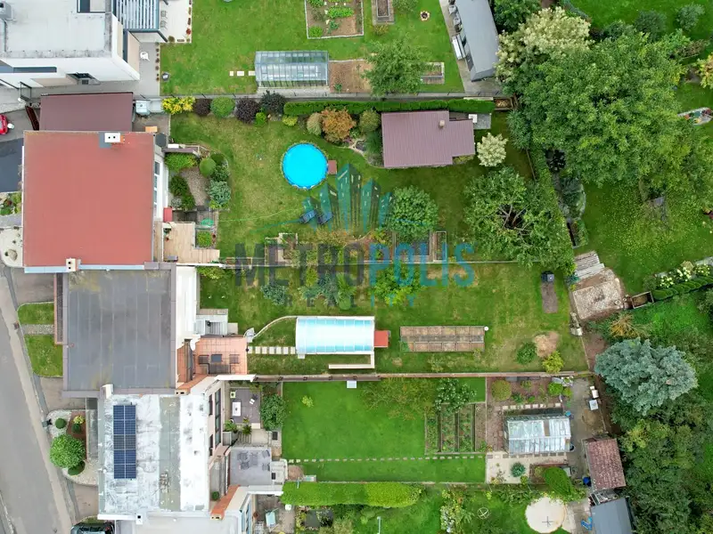 Prodej rodinného domu 280 m², pozemek 466 m², Benešov – náhled fotky 1