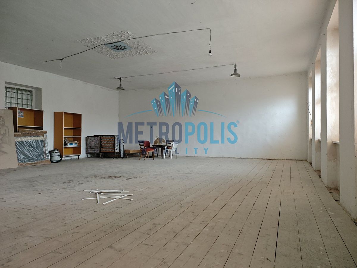 Prodej vícegeneračního domu 280 m², pozemek 681 m² – fotografie 2