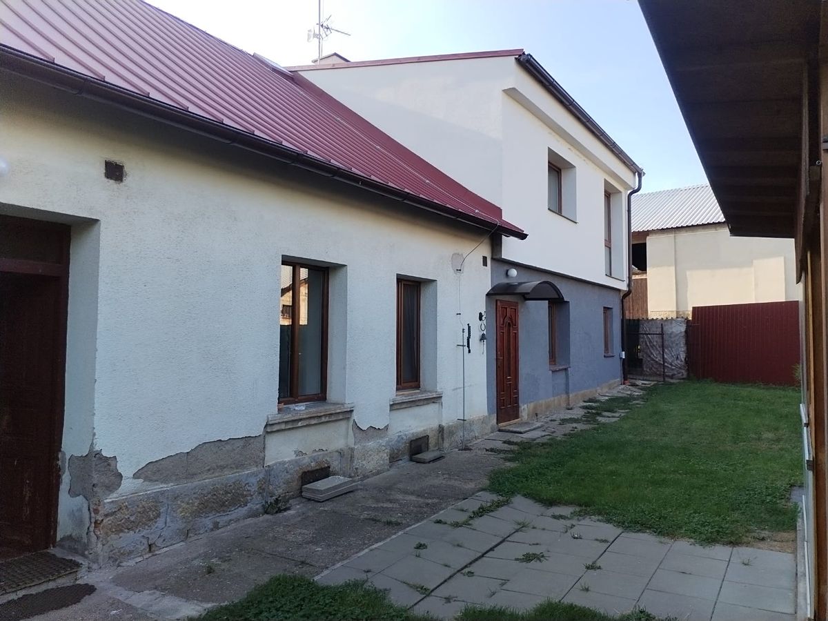 Prodej rodinného domu 175 m², pozemek 1715 m² – fotografie 2