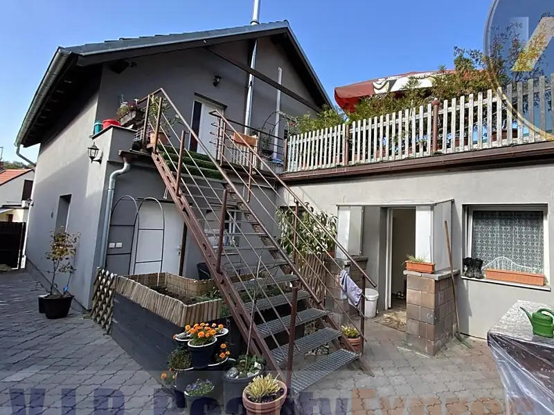 Prodej rodinného domu 224 m², pozemek 419 m², Praha – náhled fotky 2